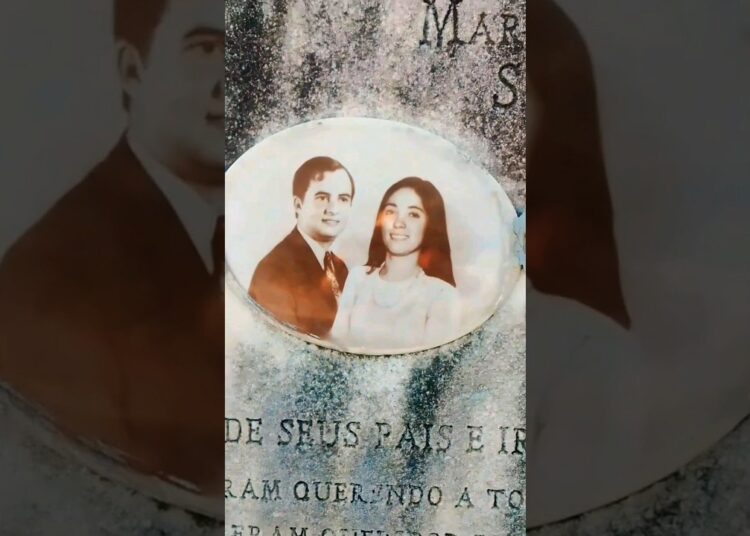 Casal morreu junto em 1974 #cemiterio #cemitério #antigo