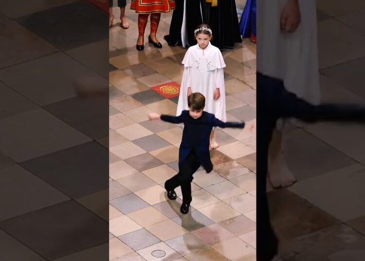 Room stunned by Louis’ adorable dance#royal #princelouis #charlotte #royalfamily #dance