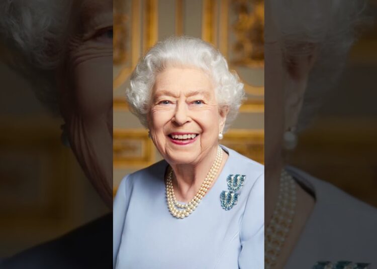 “Camilla usa tiara de Eugenie e abala tradição da realeza”  #shortsyoutube   #shortsfeed  #shorts