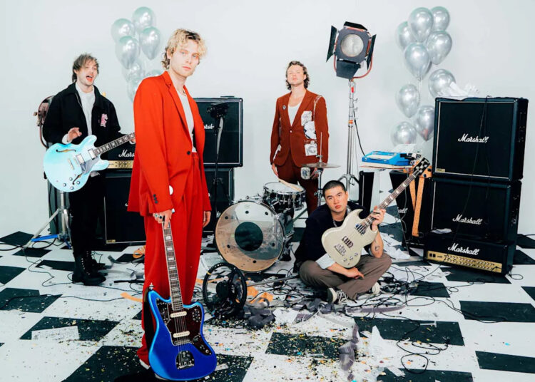 5 Seconds of Summer completa um '180 Flip' com o novo álbum 'Everyone's A Star!': Transmita agora