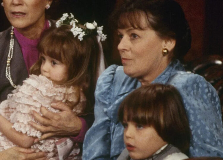 A atriz de 'Dynasty' e 'The Paper Chase' tinha 98 anos