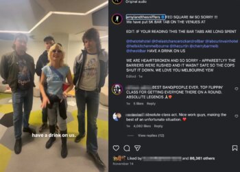 A banda australiana Amyl and the Sniffers transforma show cancelado em um enorme bar crawl de US$ 35 mil
