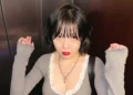 A cantora de K-pop Hyuna desmaia no palco do festival de música Waterbomb em Macau