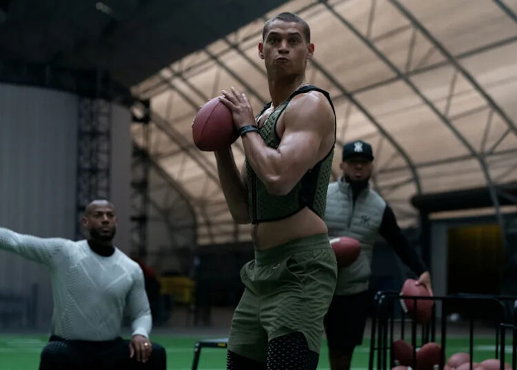 A estrela de 'Ele', Tyriq Withers, diz que este filme é para todo atleta com medo de demonstrar emoções