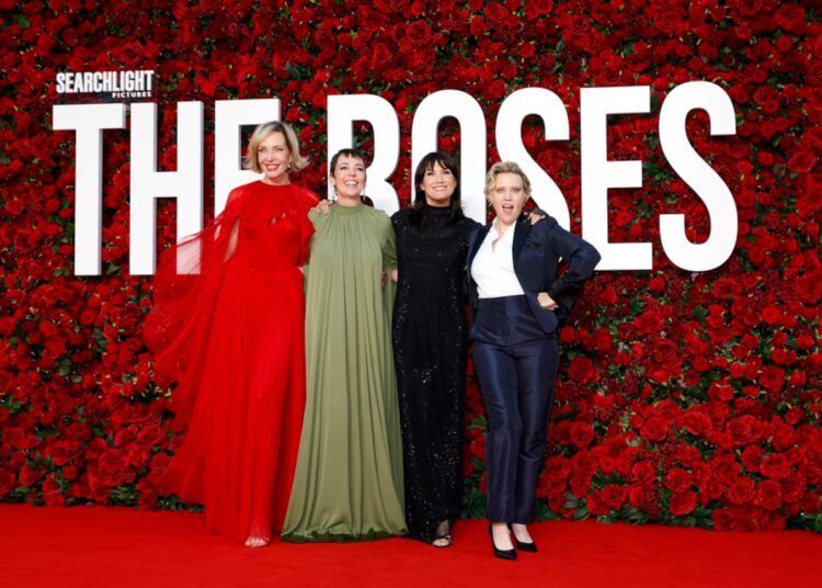 Allison Janney, a partir da esquerda, Olivia Colman, Zoe Chao e Kate McKinnon