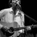 A lenda do folk rock dos anos 70, 77, uma vez revelou como ele usou uma serra elétrica e um machado em um corte profundo favorito dos fãs