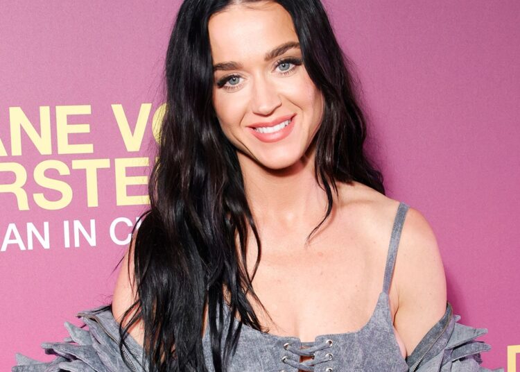 A música “Bandaids” de Katy Perry acena para a filha Daisy Bloom