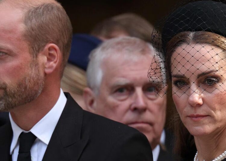 A rivalidade entre o príncipe William e Andrew se deve a um comentário 'rude' da princesa Kate