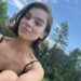 A selfie com pirulito de Hailee Steinfeld vai tirar seu fôlego
