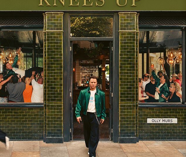 A verdade por trás do novo álbum 'terrível' de Olly Murs: os fãs dizem que estão 'confusos' e que ele deveria 'ser parado', e sua gravadora está 'mortificada'. CODIE BULLEN revela sua resposta petulante e por que Simon Cowell riu por último