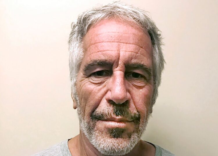 Andrew Mountbatten Windsor convocado por painel do Congresso dos EUA sobre laços com Epstein