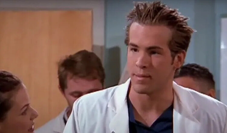 Antes de Deadpool, Ryan Reynolds encabeçou uma sitcom esquecida dos anos 90