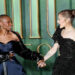 Ariana Grande e Cynthia Erivo usam vestidos góticos na estreia de Wicked: For Good