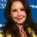 Ashley Judd se lembra de um falecido membro da família 'Precioso e Amado' em Sweet Tribute