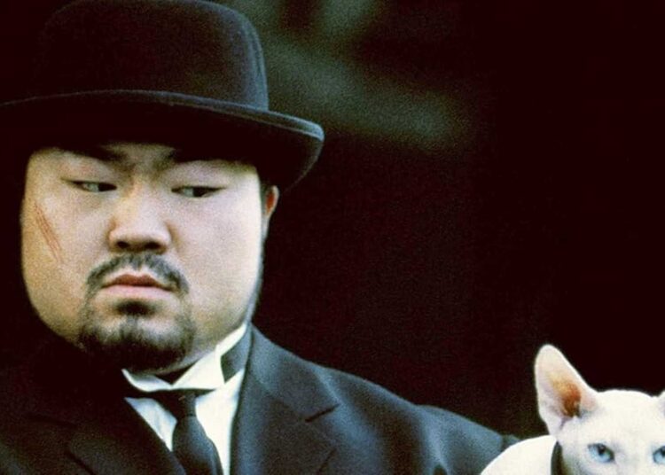 Atores de Hollywood que transformaram suas vidas em histórias de vilões da vida real