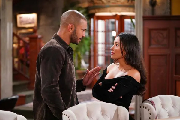 Audra e Holden esclarecem suas histórias