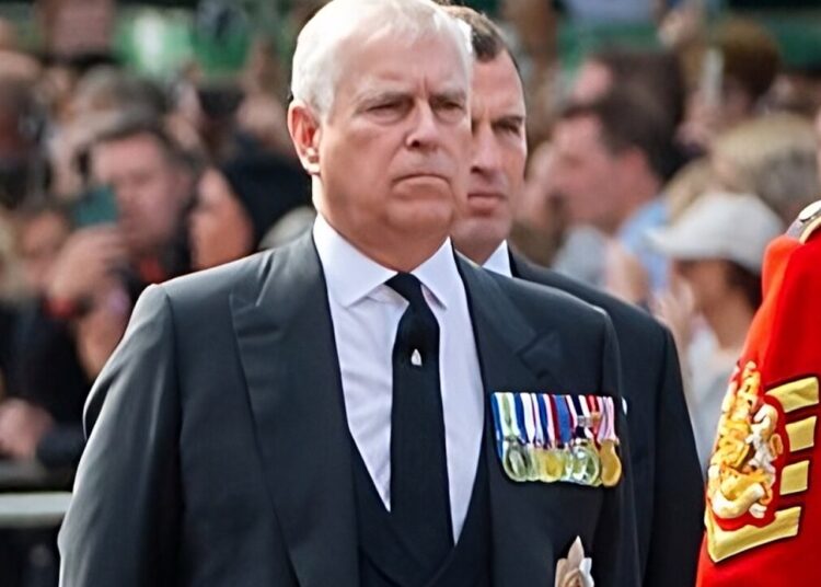 Aviso de Andrew Windsor 'acabando com tudo': membros da realeza em pânico com medo de suicídio