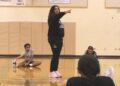 Basquete feminino preparatório: jogadora do time do campeonato estadual de 2015 retorna para treinar Royals