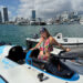 Bethenny Frankel mostra abdômen pronto para a praia em biquíni enquanto comemora seu 55º aniversário em Miami