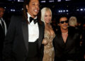 Beyoncé deslumbra de preto na festa de 70 anos de Kris Jenner com a mãe, Jay-Z