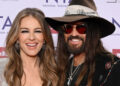 Billy Ray Cyrus e Elizabeth Hurley farão estreia no tapete vermelho dos EUA no CMA Awards