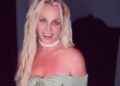 Britney Spears mostra sua dança com vestido solto