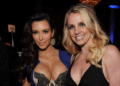 Britney Spears se aconchega com Kim Kardashian em cama ‘vibrante’
