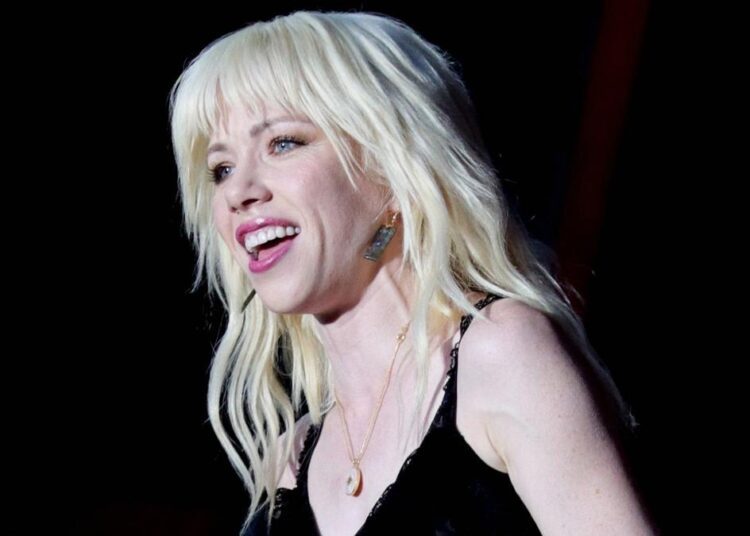 Carly Rae Jepsen: Cantora de Call Me Maybe esperando primeiro filho com Cole MGN
