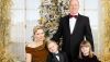 Postal de Natal de Charlene e Alberto de Mónac.jpg