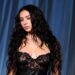 Charli XCX provoca música ‘House’ com John Cale para ‘Wuthering Heights’