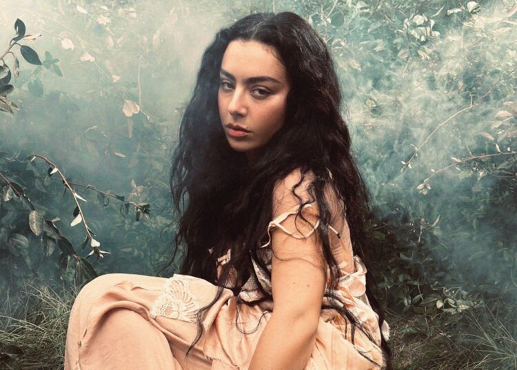 Charli XCX single 'Chains of Love' no novo trailer de 'Wuthering Heights'