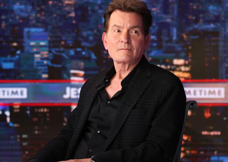 Charlie Sheen sentiu 'traição' depois de perder esse papel icônico para Tom Cruise