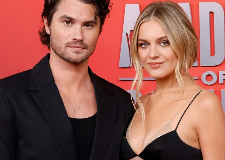 Chase Stokes bate Kelsea Ballerini e Madelyn Cline Song Theories