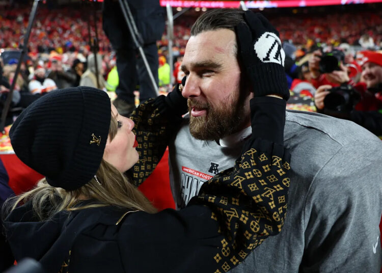 Chiefs TE Travis Kelce aparece no trailer do documentário 'The End of an Era' de Taylor Swift