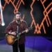 Chris Young dá início à primeira turnê de férias com novas canções de Natal e shows acústicos