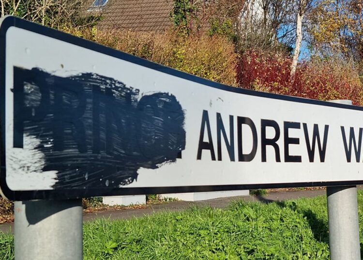 Cidade da Irlanda do Norte deve renomear rua em homenagem ao ex-príncipe Andrew