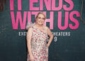 Colleen Hoover ‘envergonhada’ de admitir que escreveu ‘It Ends With Us’ depois que o processo ‘ofuscou’