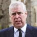 Como décadas de controvérsia levaram à queda de Andrew Mountbatten-Windsor e ao exílio real