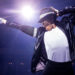 Crítica: MJ The Musical é um espetáculo divertido, mas encobre as controvérsias de Jackson
