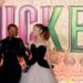 Cynthia Erivo, que perdeu a voz antes do tapete vermelho de ‘Wicked: For Good’, recebe assistência de entrevista de Ariana Grande