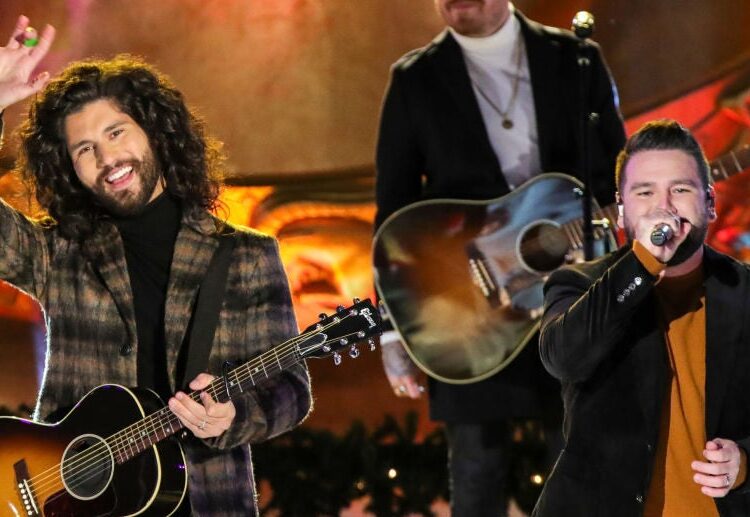 Dan + Shay Mark cinco anos da primeira música de Natal, dica para uma nova faixa natalina