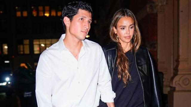Danny Ramirez se torna oficial do Instagram com Jessica Alba