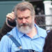 David Harbour não se parece em nada com David Harbour no filme sobre o bombardeiro de pizza de Courteney Cox