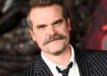 David Harbour se compara a Jake Bongiovi