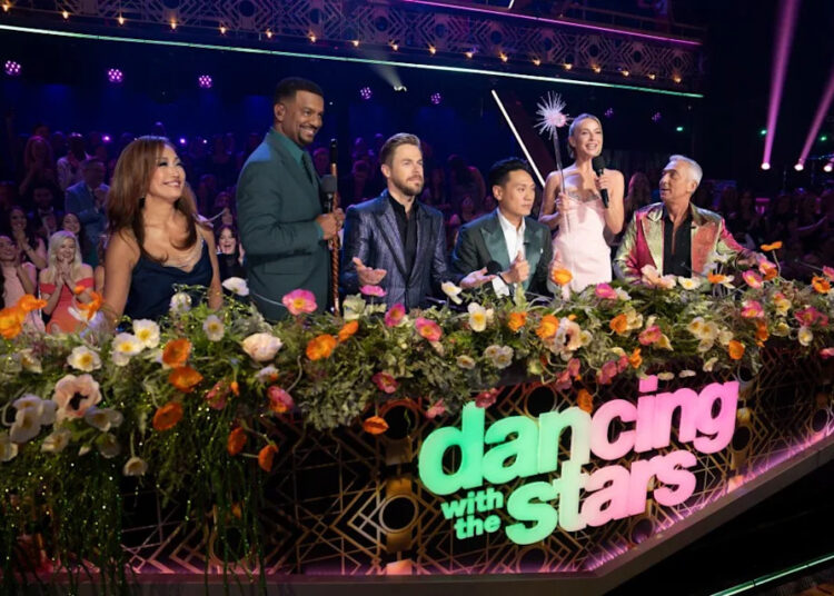 Derek e Julianne Hough da DWTS falam sobre 'rivalidade entre irmãos'