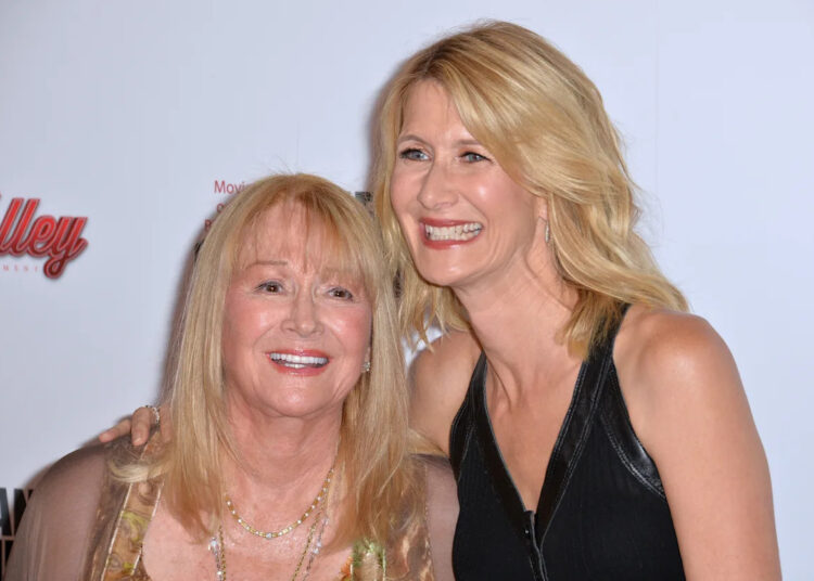 Diane Ladd faleceu aos 89 anos. Veja como as celebridades estão honrando seu legado