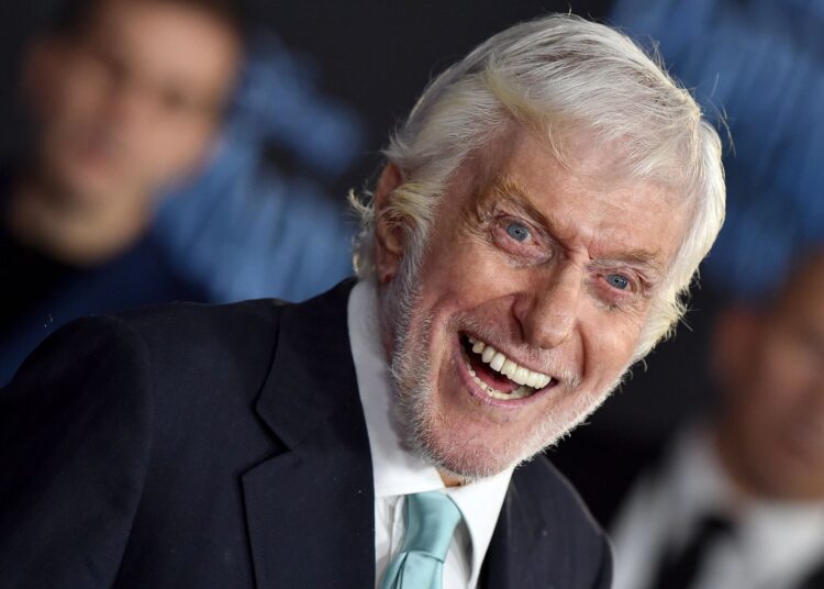 Dick Van Dyke, 99, vai à academia três vezes por semana