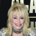 Dolly Parton emocionada ao receber o Oscar honorário: 'A bênção de uma vida'