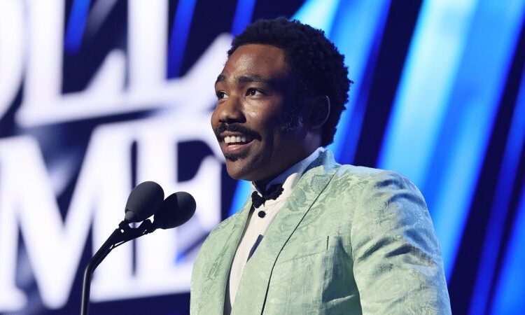 Donald Glover diz que teve um derrame durante a turnê de Childish Gambino no ano passado