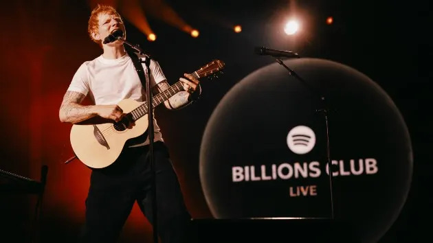 Ed Sheeran celebra o sucesso do streaming com a apresentação do Spotify Billions Club Live